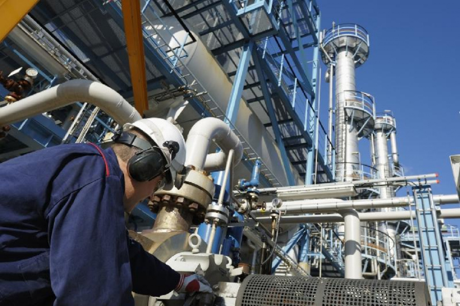 Атырау: Теңіз кенішіндегі жұмысшыларға үстемеақы төленеді