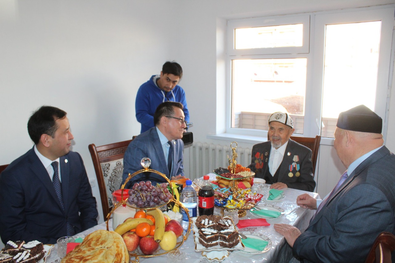 Түркістан: Соғыс ардагеріне пәтер кілті табыс етілді