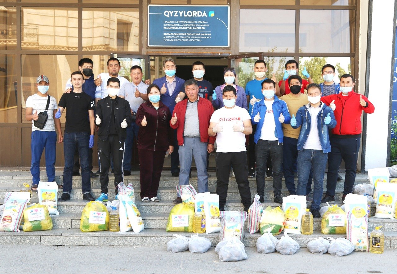 Қызылордалық журналистер жағдайы төмен отбасыларға көмектесті