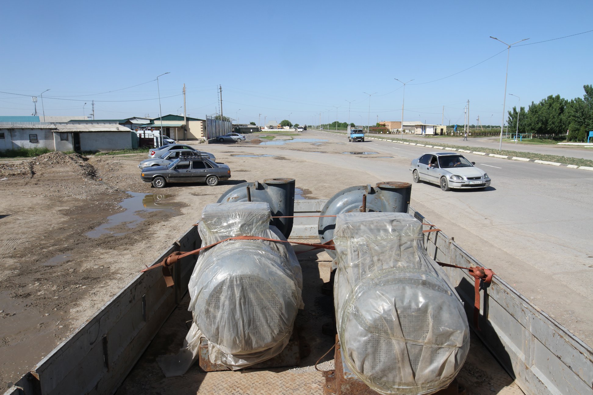 Түркістан: Кәсіпкерлер әрбірі 7 миллион теңге тұратын 2 су сорғыш сыйлады