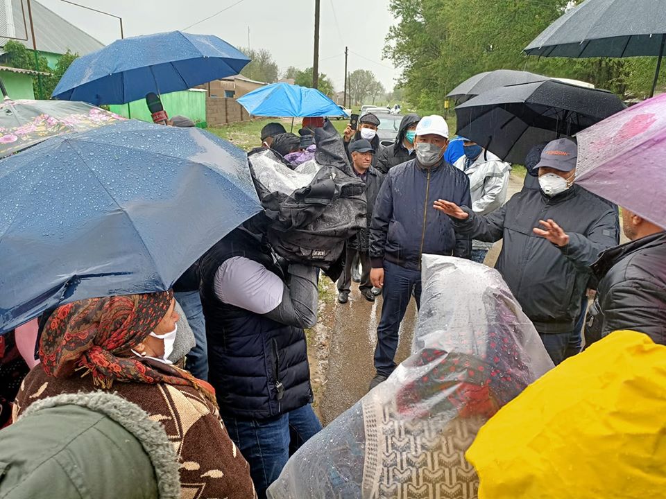 Өмірзақ Шөкеев Төлеби ауданында селден зардап шеккен тұрғындармен кездесті