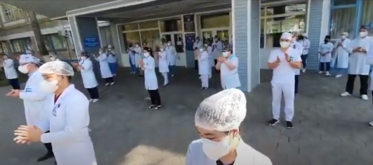 Киногерлердің балалары дәрігерлерге бейнебаян арнады