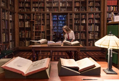 Мектеп кітапханашысының мәртебесі қандай?