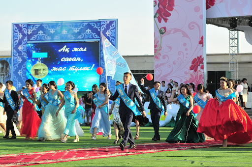 Алматы: Мектеп бітіру шараларын ұйымдастыруда неге тыйым салынды?