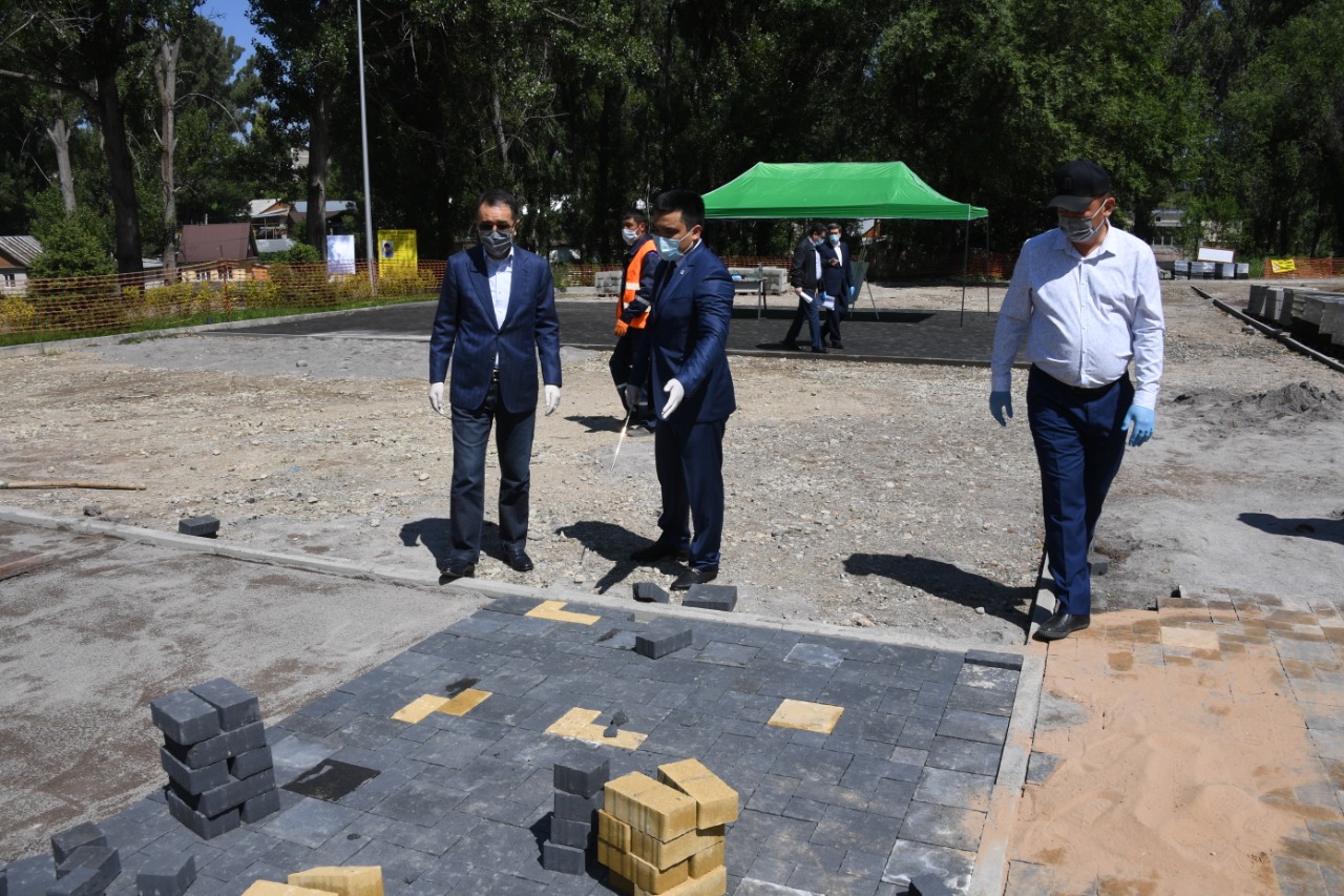 Алматы әкімі қаладағы Жетісу ауданының абаттандырылуын тексерді