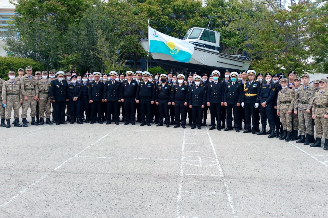 Мерзімді қызметтегі сарбаздар поезд эшелондарымен үйлеріне қайтуда