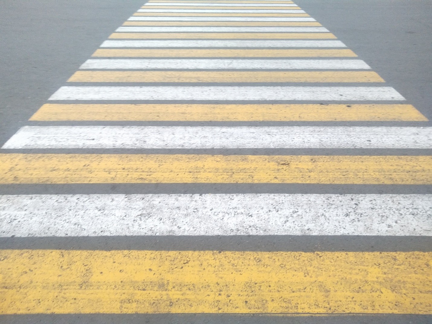 Бір көшеде екі жердегі жаяуларды екі машина соқты