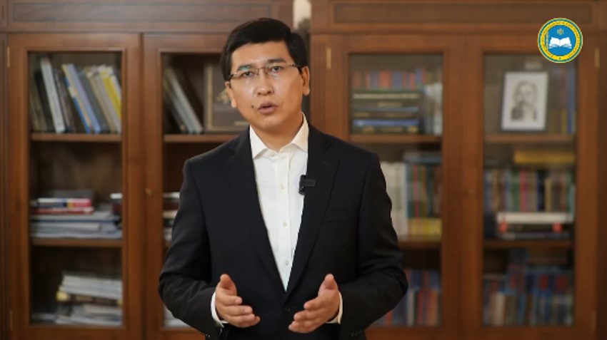 Министр оқу жылының аяқталуымен құттықтады