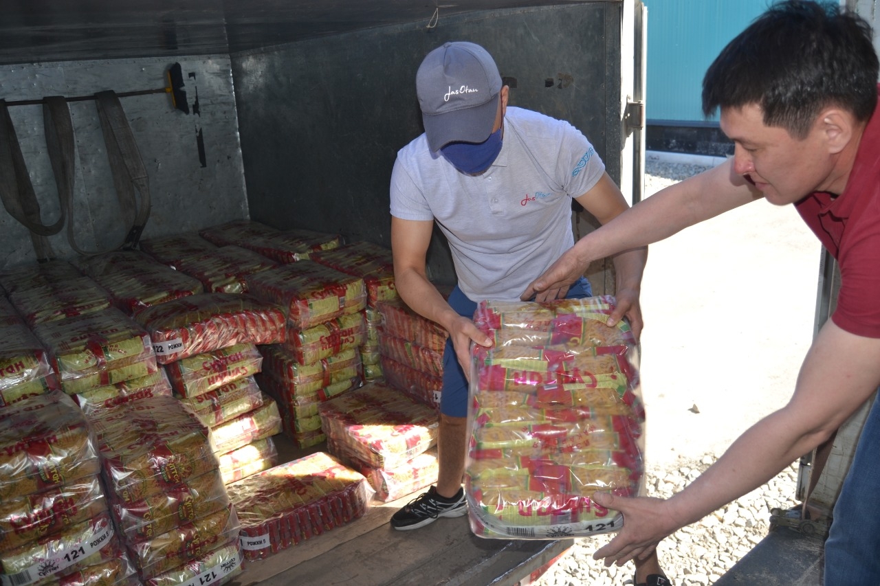 Ақмолалықтар Мақтааралдағы ағайынға көмек көрсетіп жатыр