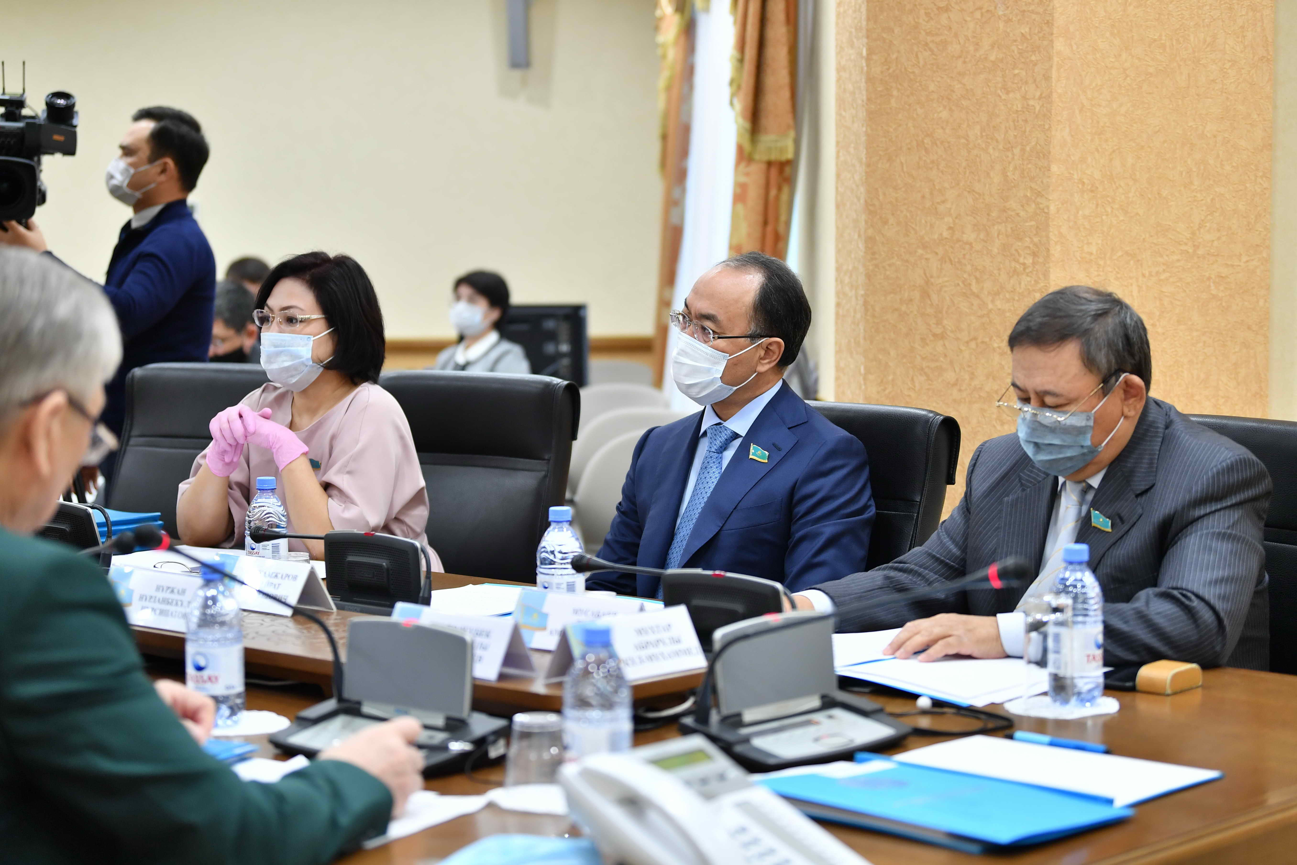 Сенаторлар әскери жағдай мәселелеріне қатысты заң жобасын талқылады