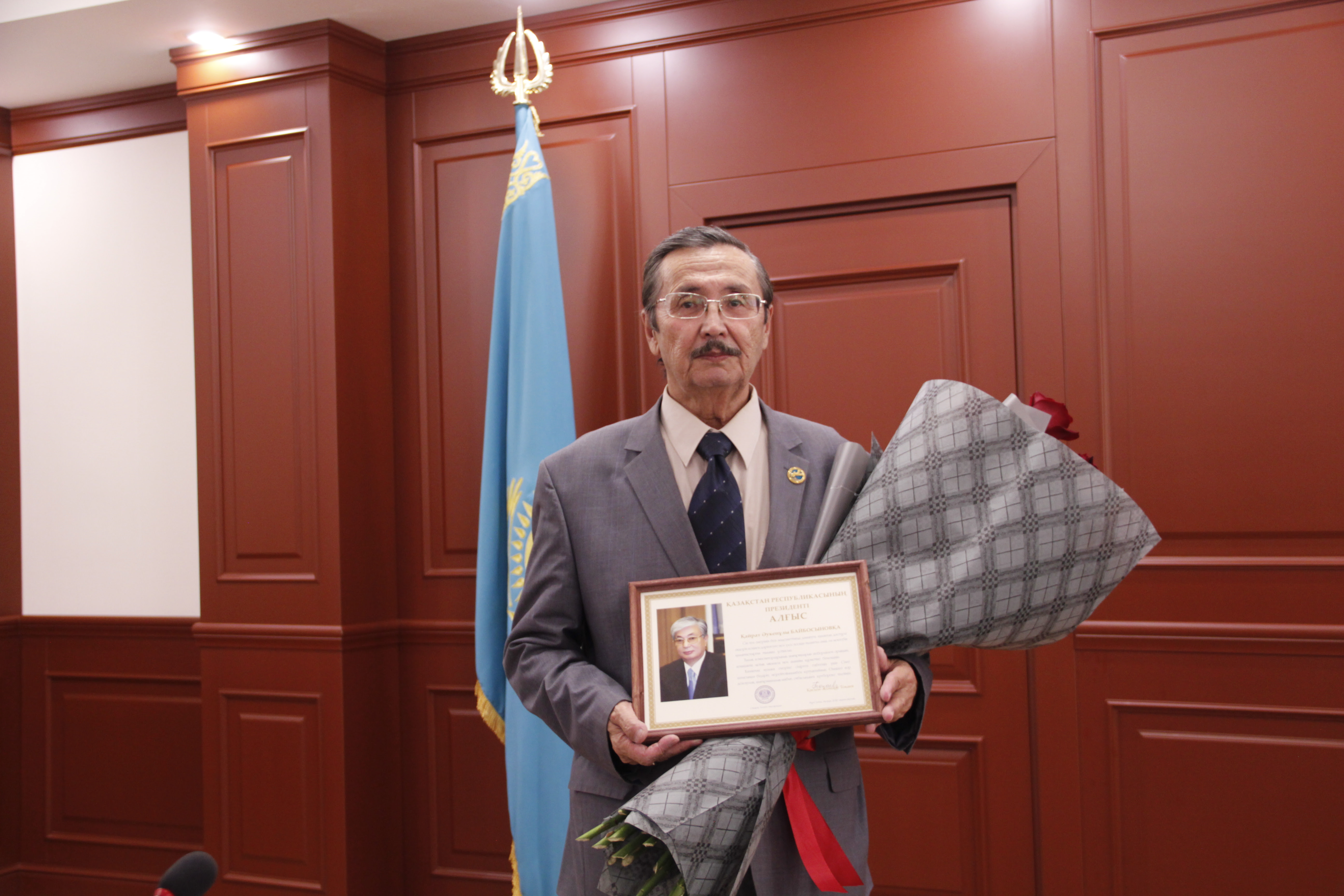 Ақтоты Райымқұлова Қайрат Байбосыновты мерейтойымен құттықтады