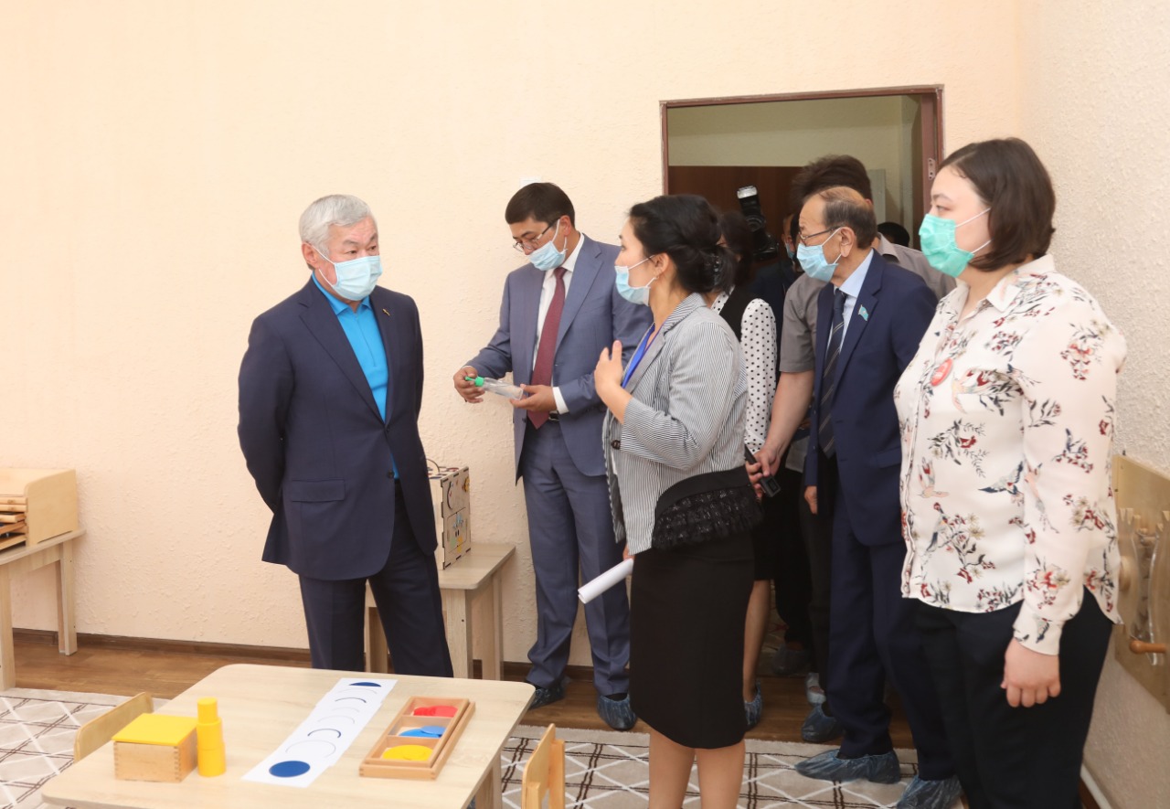 Таразда тұратын мүмкіндігі шектеулі балаларға қолдау көрсетіліп жатыр