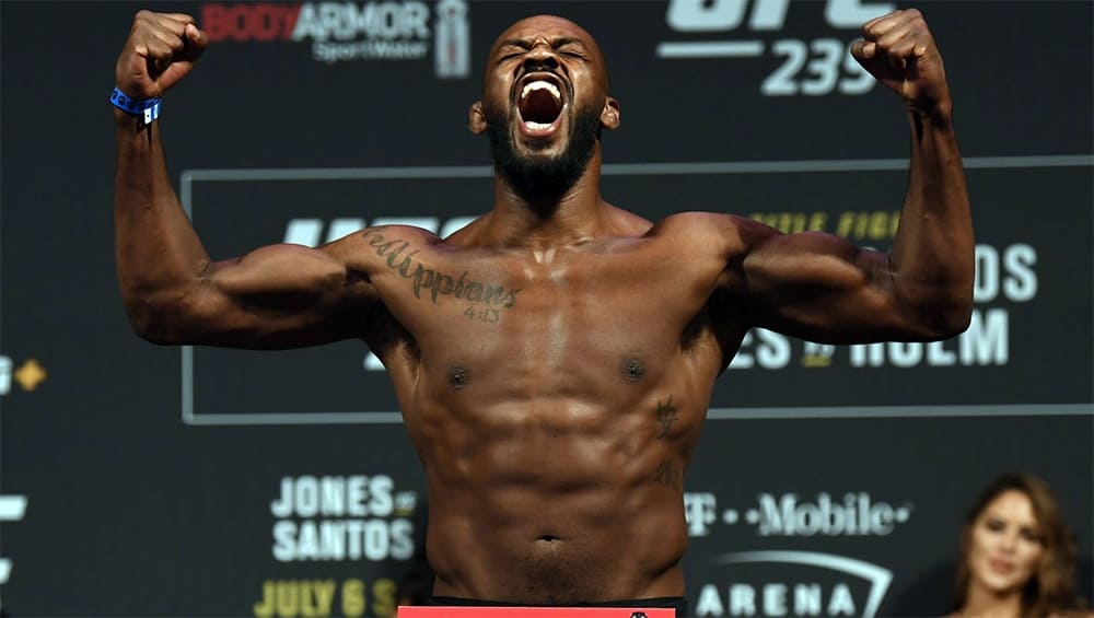 Аралас жекпе-жек: Үздіктер көшін Джон Джонс бастап тұр