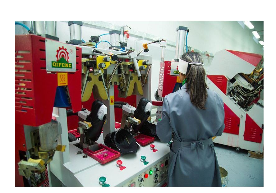 Ауылдағы аяқ киім фабрикасы