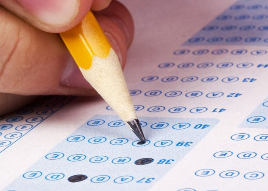 ҰБТ тапсырушы түлектер бет-әлпетті анықтайтын құрылғыдан өтеді