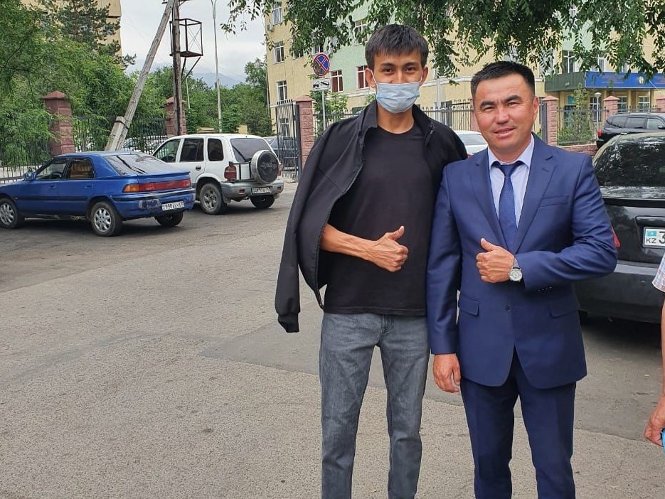 Ержан өзі құтқарған Нұржанды ауруханадан шығарып алды