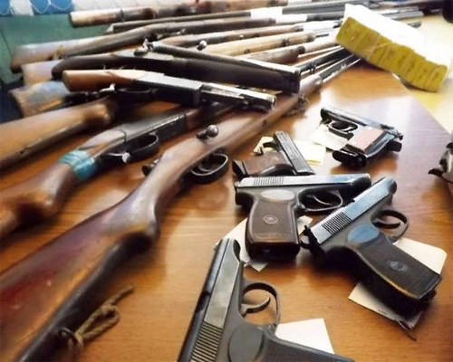 Тұрғындар полицияға 36 қару тапсырды