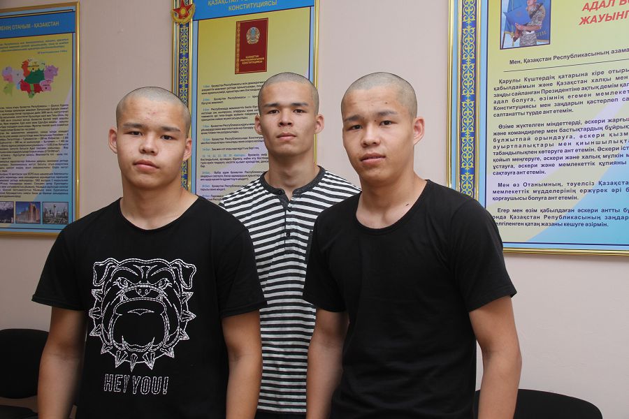 Ақтаулық үшем әскерге аттанды