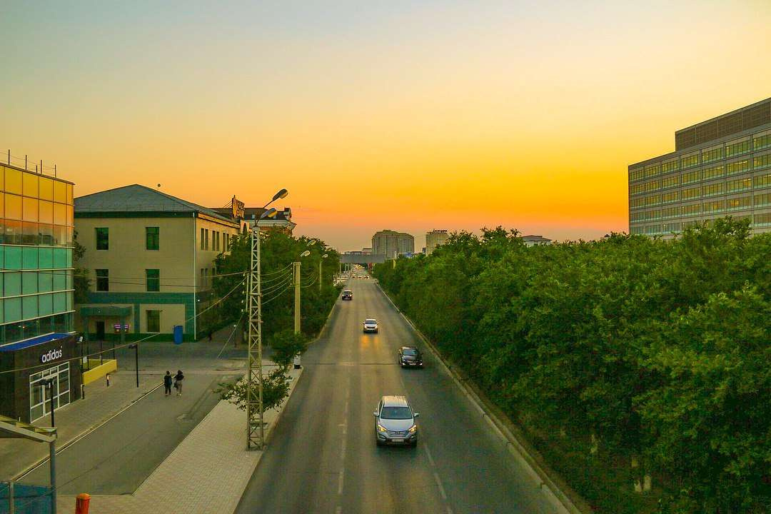 Атырауда көлік жөндеу орталығын өрт шарпыды