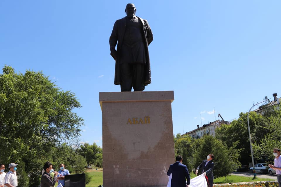 Кентауда Абайдың еңселі ескерткіші ашылды