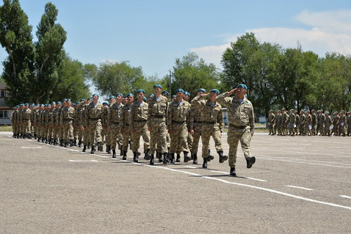 Атыраудан 500-ден астам жас әскер қатарына аттанды