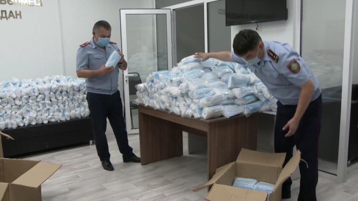 Атырауда дәрі-дәрмек пен бетпердені тығып сатқандар анықталды