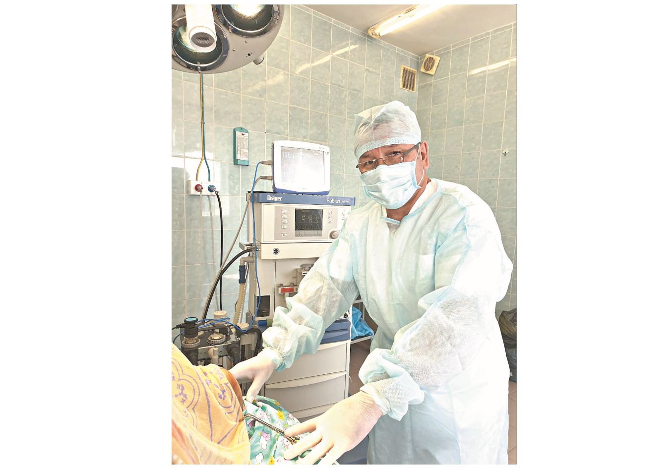 Қолы алтын дәрігер