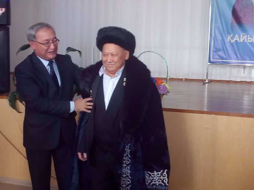 Әуені әуеде қалықтаған