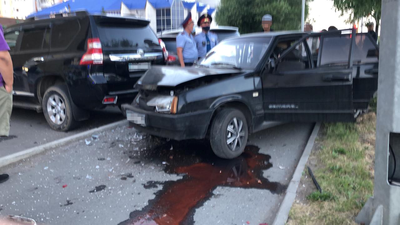 Қымбат көліктерге зақым келтірілді