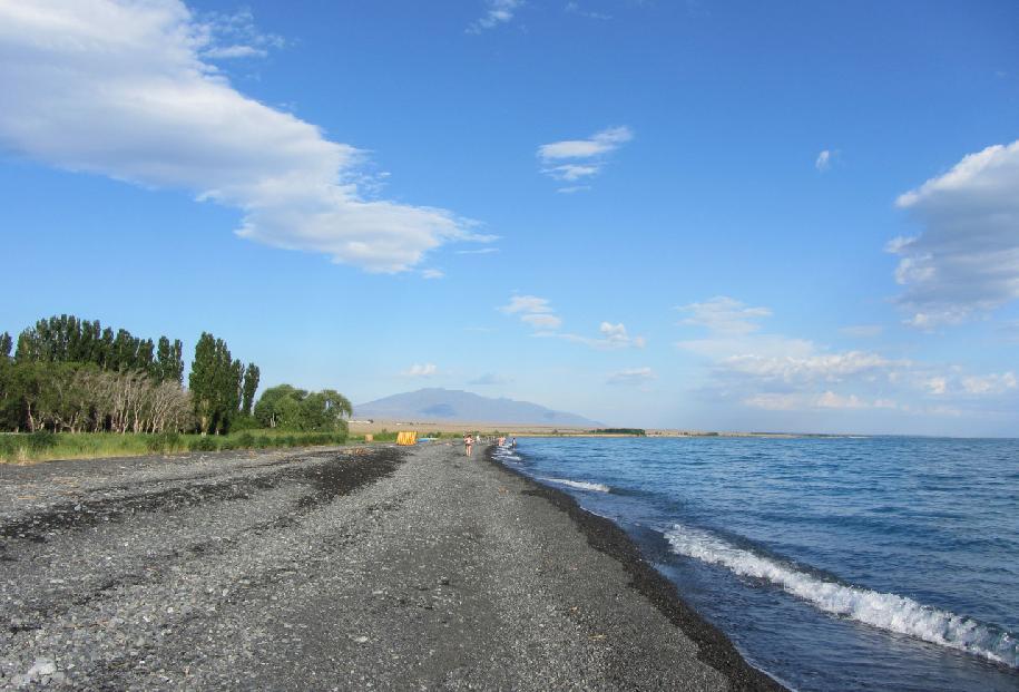 Дұбығалы көліндегі демалушылар жағалауда күніне 1 тонна қоқыс қалдырады