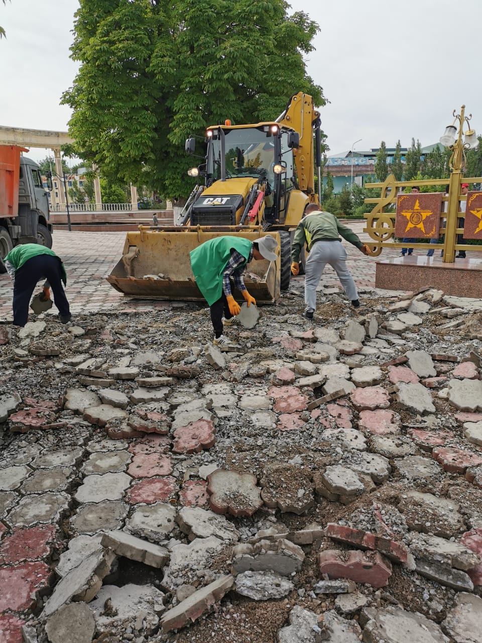 Шымкентте көптен күрделі жөндеу көрмеген "Шәмші аллеясы" жаңартылып жатыр