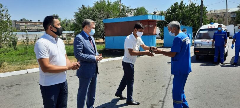 "Kaspi bank" жамбылдық дәрігерлерге жедел жәрдем көлігін тарту етті