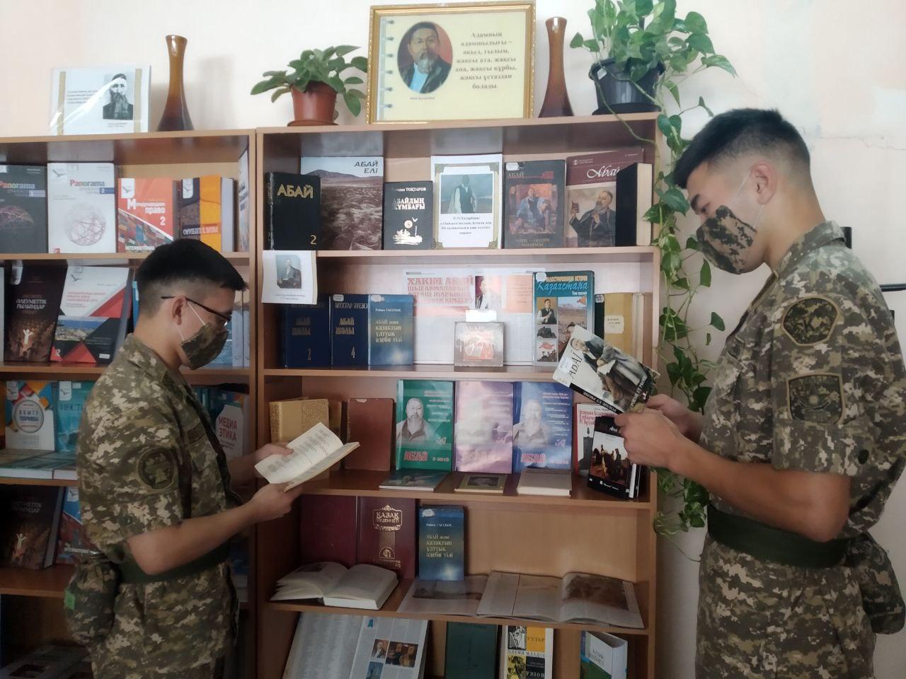 Болашақ офицерлер Абай күнін атап өтті