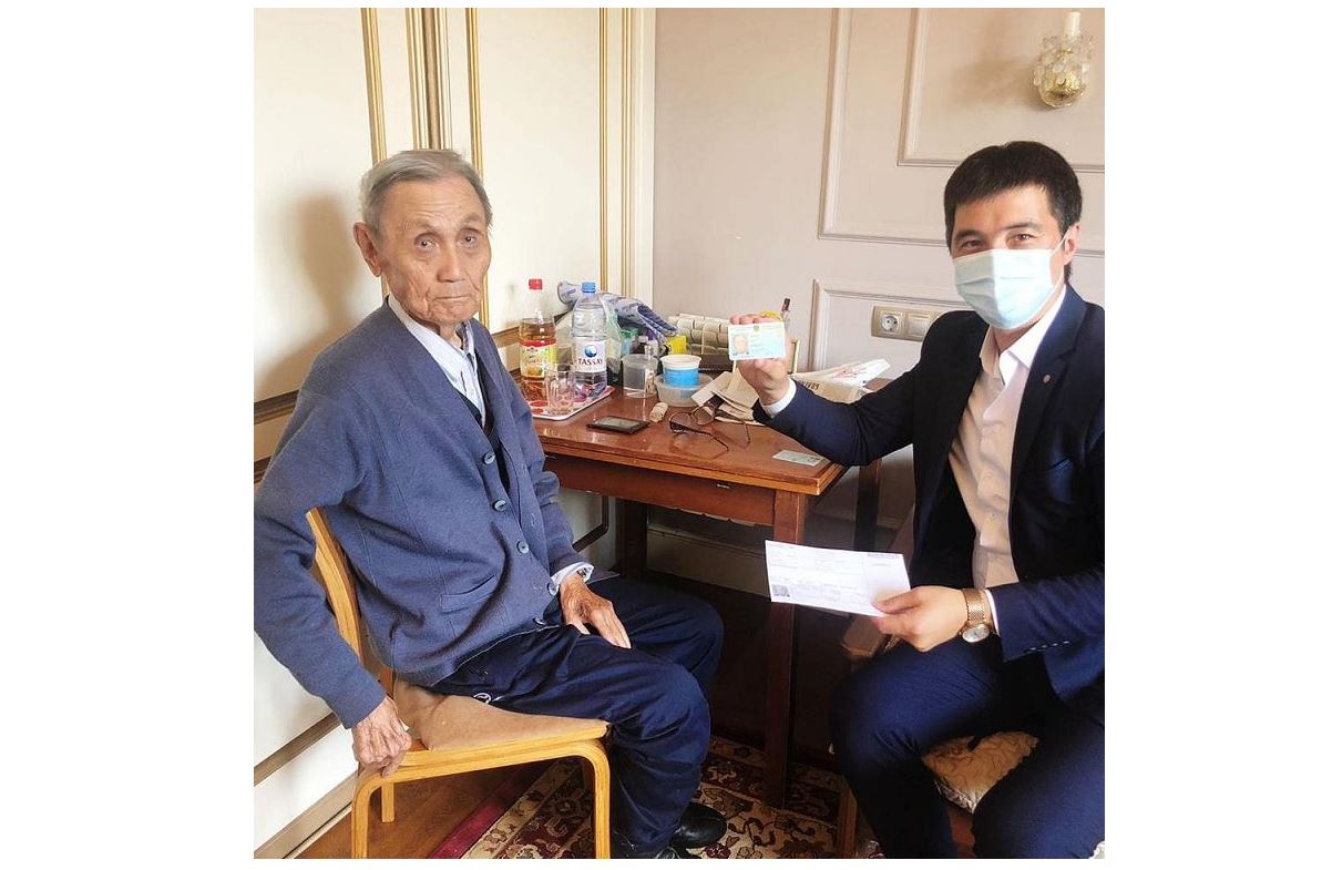 95 жасында куәлік алды