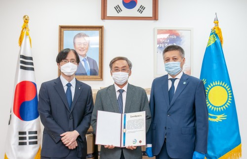 Кореяның Ұлттық туризм ұйымы Қазақстанға 1000 қорғаныш костюмін берді