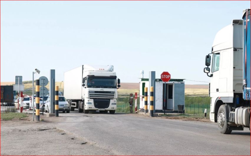 Еліміздің 8 өңірінде жүк көліктерінің қозғалысына қойылған уақытша шектеулер алынды