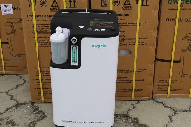 Алакөлдік кәсіпкер ауруханаға 20 тыныс алу аппаратын сыйға тартты