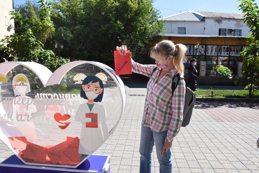 Жетісу жастары дәрігерлерге арнап "Алғыс жәшігін" ашты