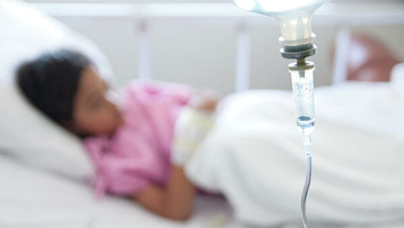 Коронавирус жұқтырған атыраулық жасөспірім Алматыдағы орталыққа жеткізілді