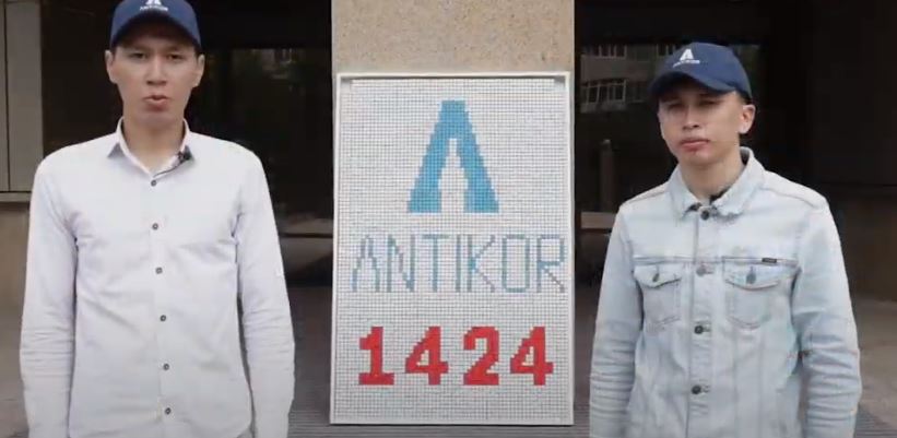 1424 сall-орталығының бейнесін рубик кубиктарынан жинады