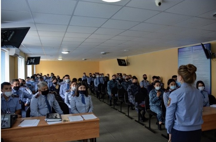 Ардагерлер жас қызметкерлермен кездесті