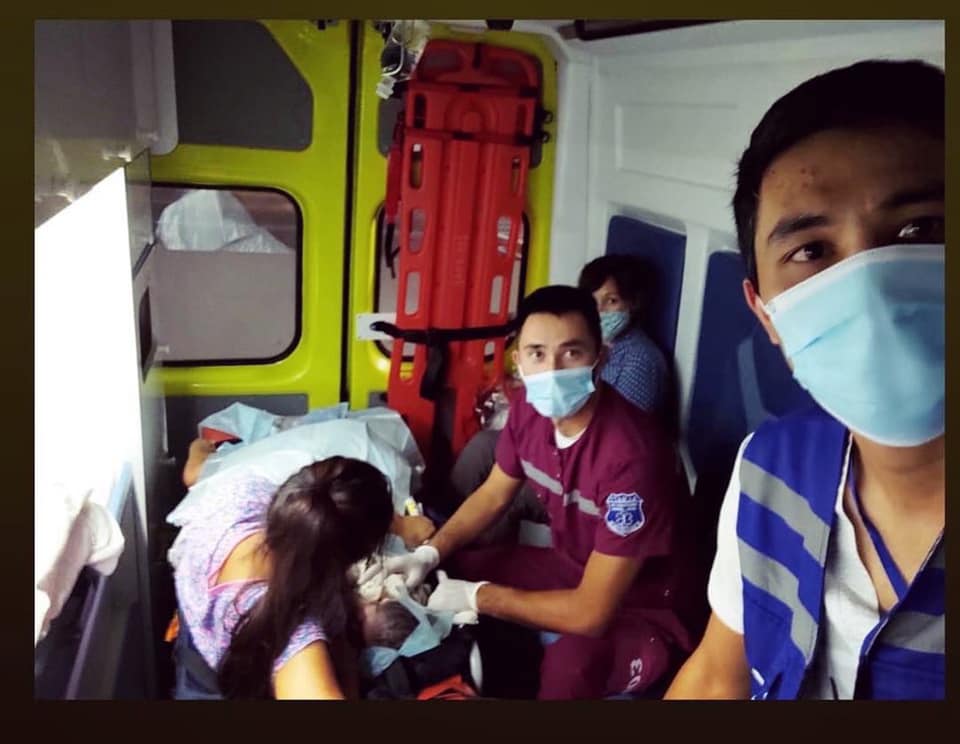 Алматы фельдшерлері жедел жәрдемде жүкті әйелді босандырып алды