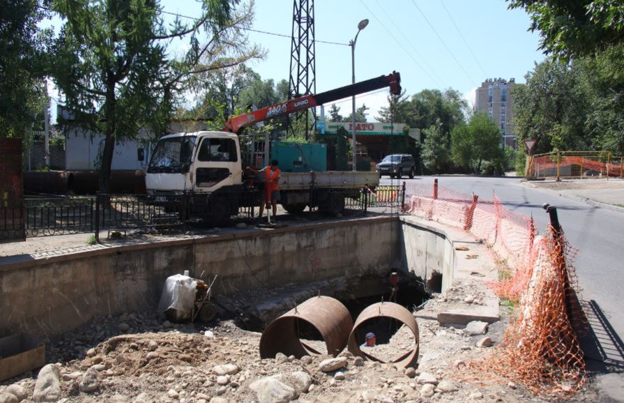 Алматыда сумен қамтудың инженерлік желілерін салу бойынша 33 жоба іске асырылуда