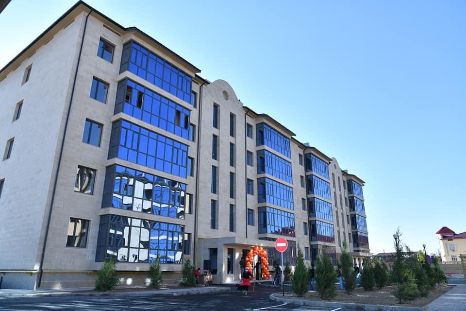 Шымкент тұрғындары Конституция күніне орай баспаналы болды