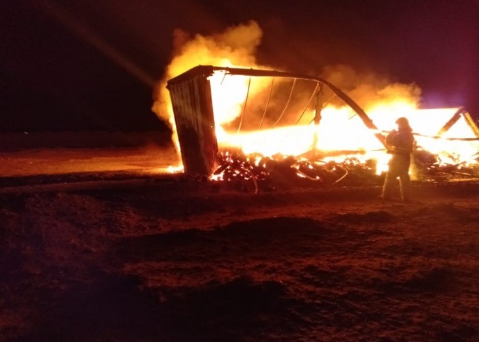 Атырауда 22 тонна жүк тиелген шетелдік көлік өртенді