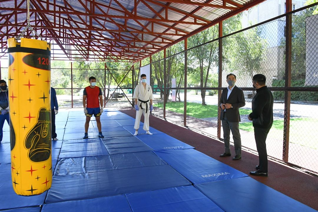 Ашық алаңқайдағы жаттығу залы