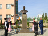 Мемлекет және қоғам қайраткерінің бюсті қойылды