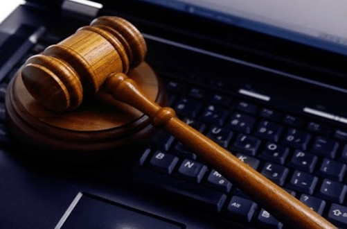 Атырауда шетел азаматынан 500 мың теңге бопсалағандар ұсталды