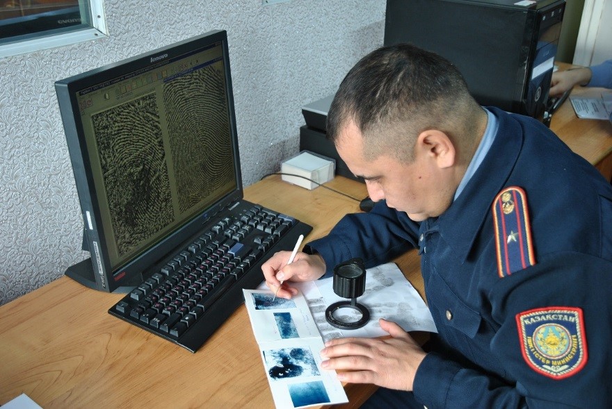 Криминалистер саусақ іздерінен 95 қылмысты дәлелдеді