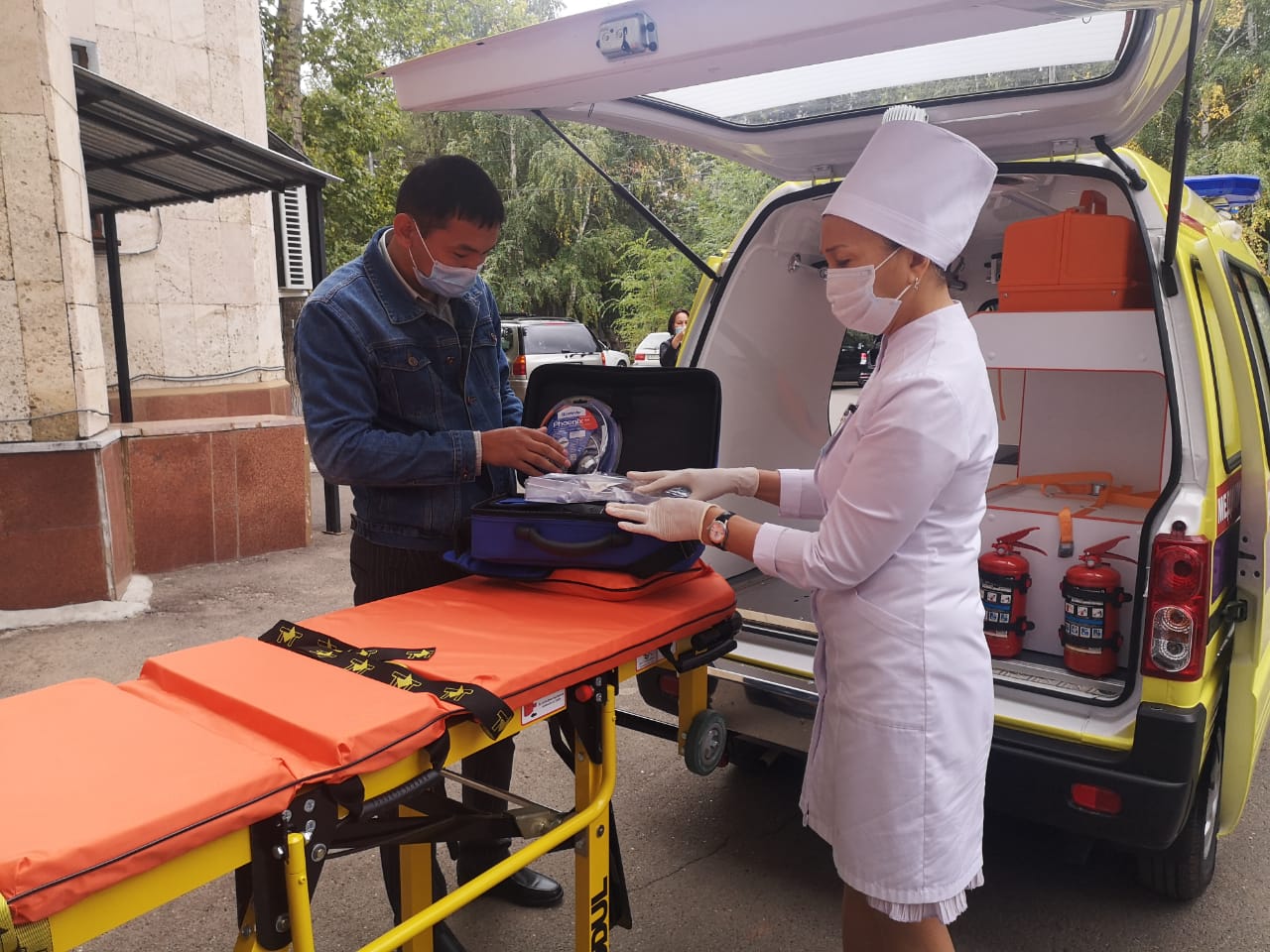 Оралдық дәрігерлер демеушілер көмегіне ие болды